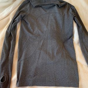 Lululemon Swiftly Tech Long sleeve in gray